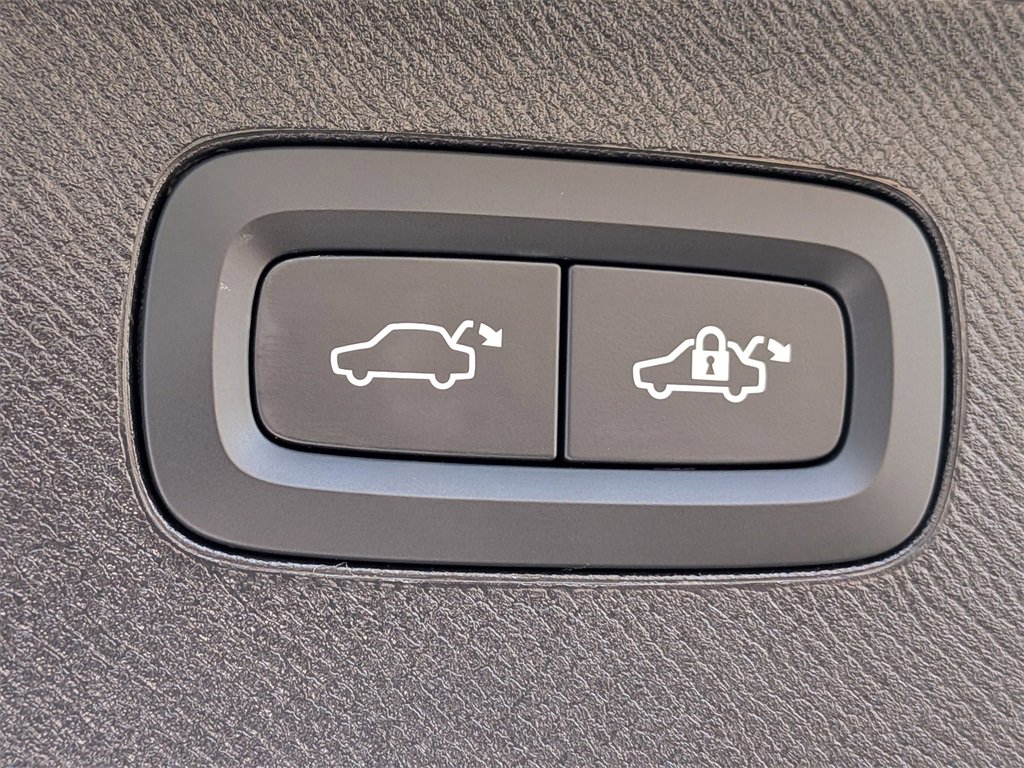 Certified 2024 Volvo XC90 B6 Plus w/ Protection Package Premier image 14