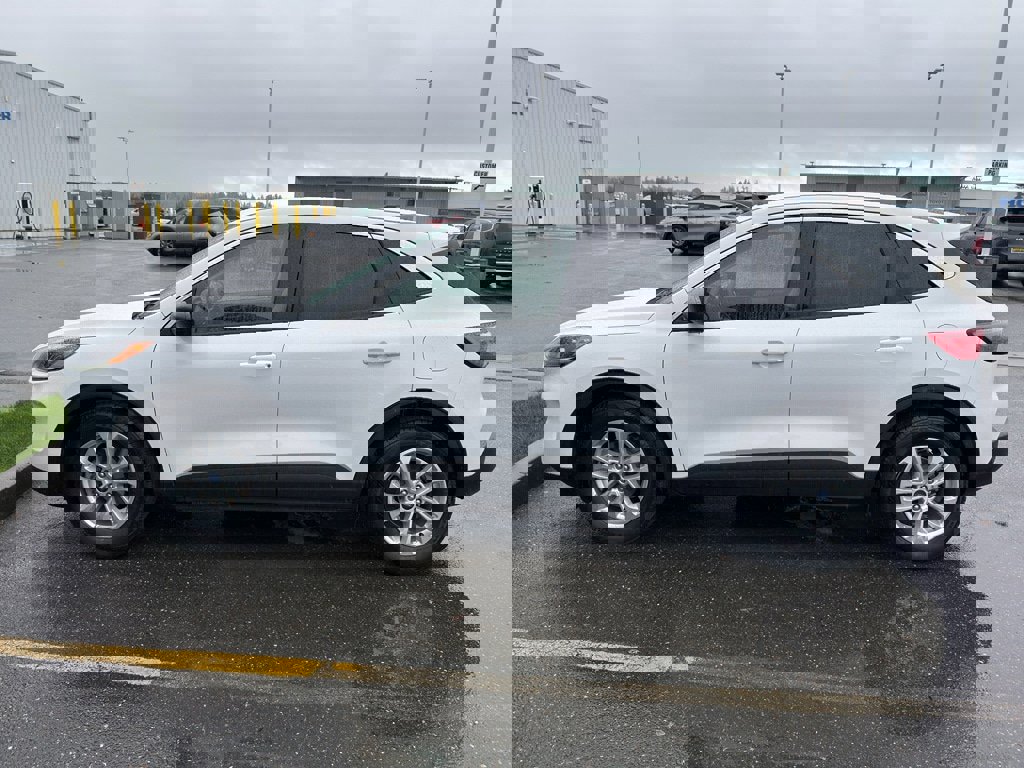 Used 2022 Ford Escape SE w/ Convenience Package image 2