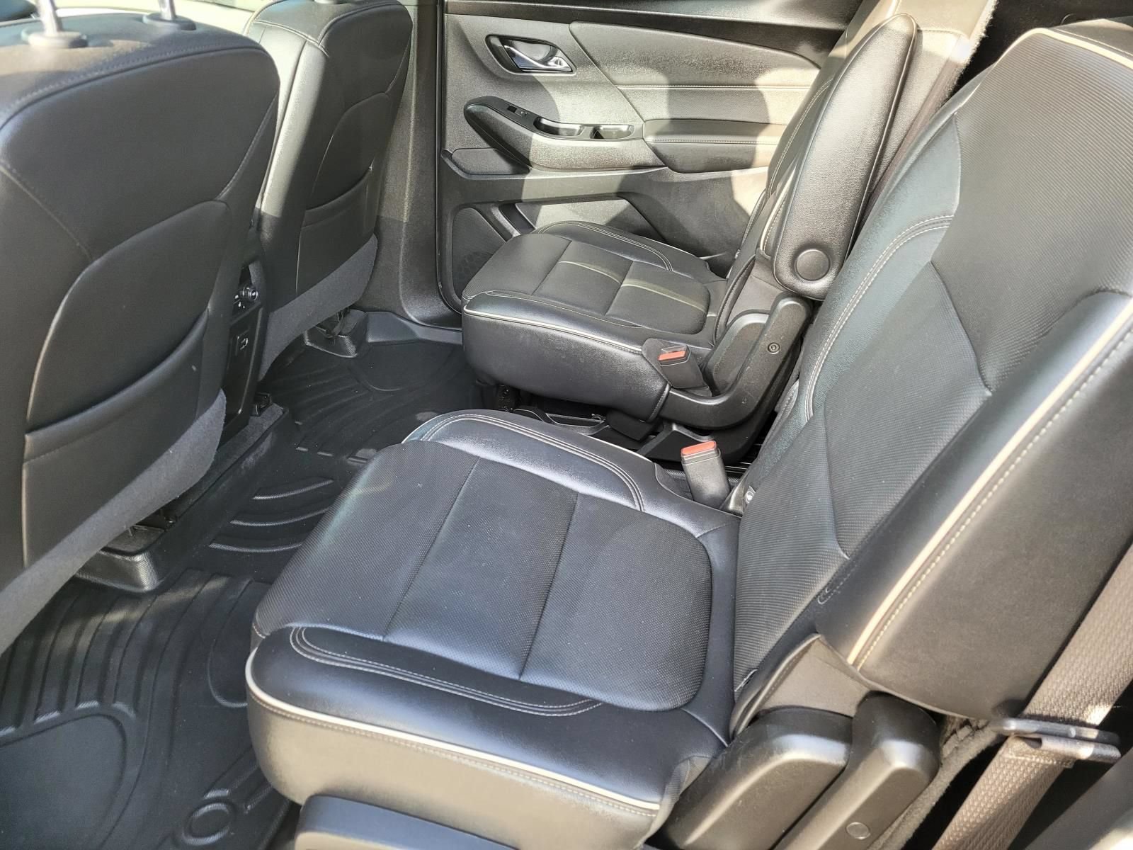 Used 2023 Chevrolet Traverse Premier w/ Redline Edition FWD image 19