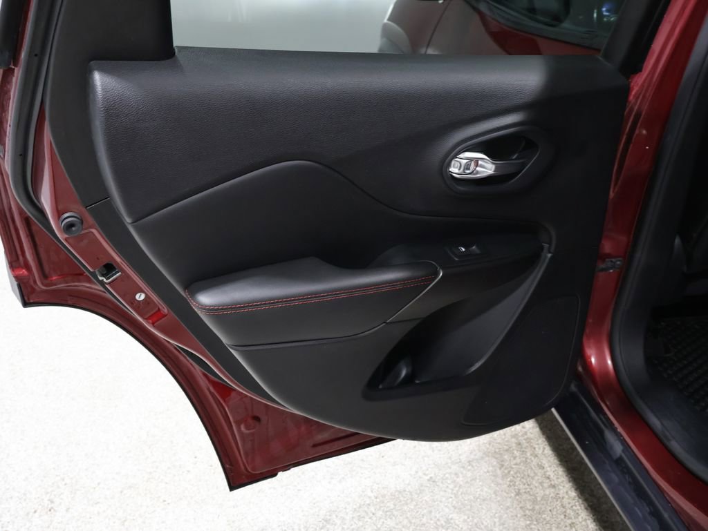 Used 2021 Jeep Cherokee Trailhawk image 19