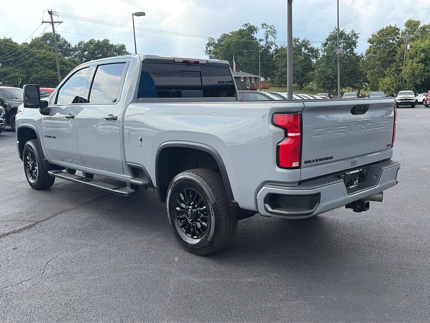 Used 2024 Chevrolet Silverado 2500 LTZ w/ LTZ Plus Package AWD/4WD image 3