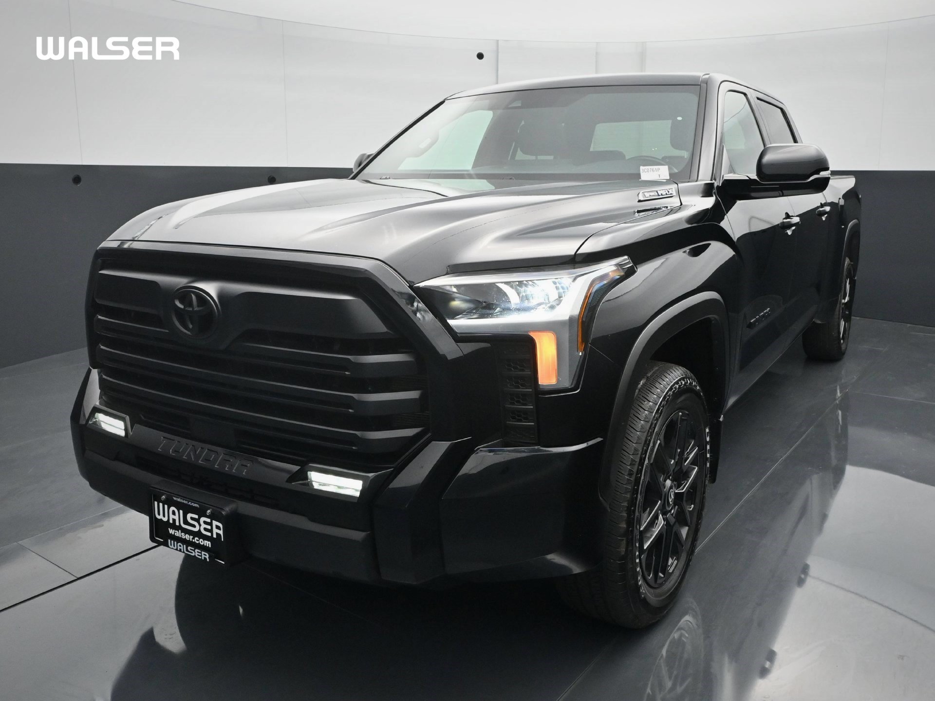Used 2025 Toyota Tundra Limited AWD/4WD image 1
