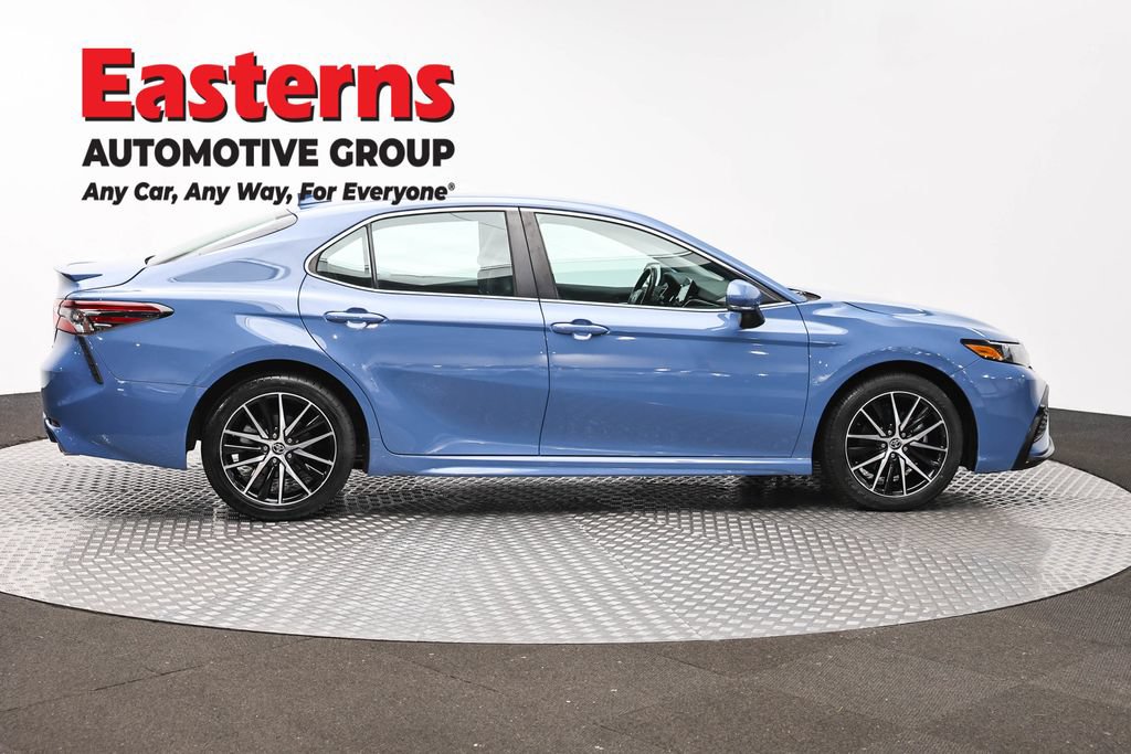 Used 2023 Toyota Camry SE FWD image 4