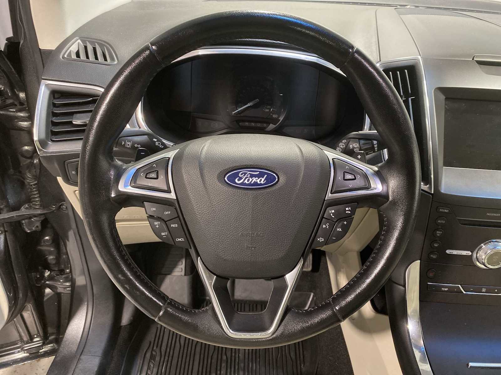 Used 2019 Ford Edge Titanium w/ Cold Weather Package image 15