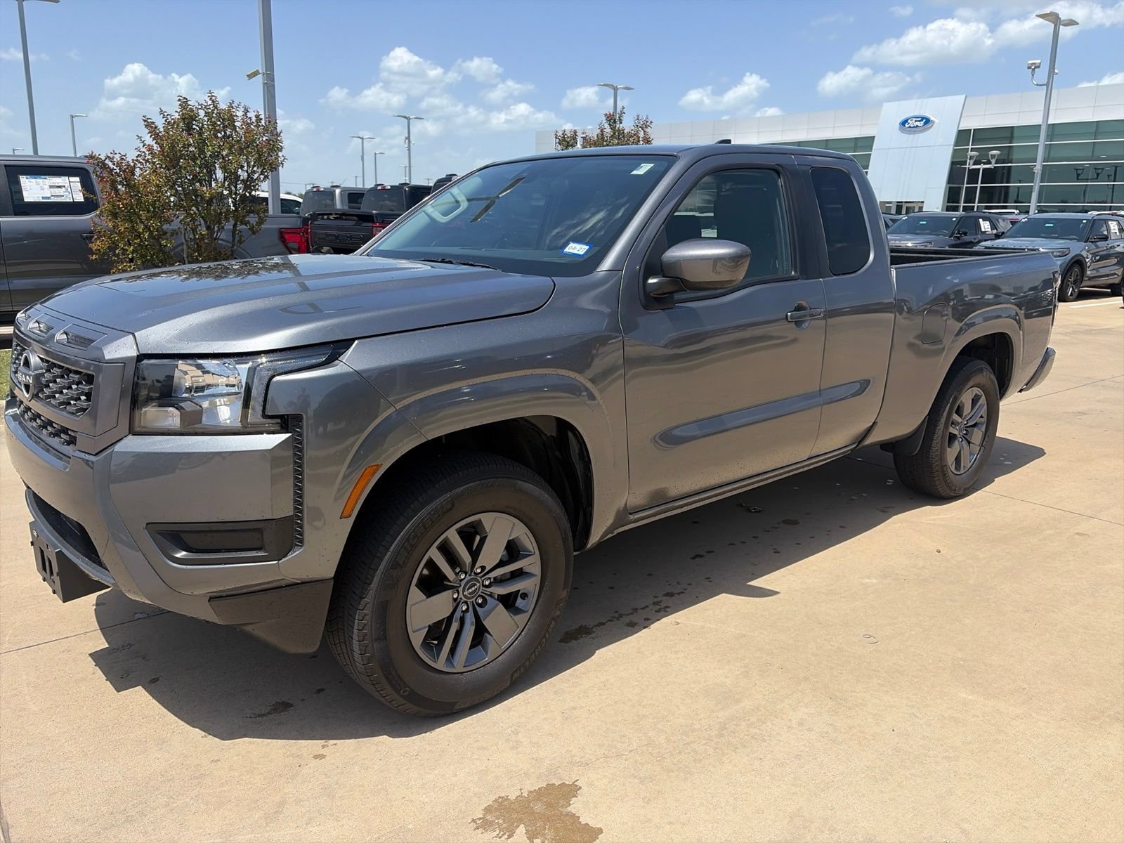 Used 2025 Nissan Frontier SV RWD image 3