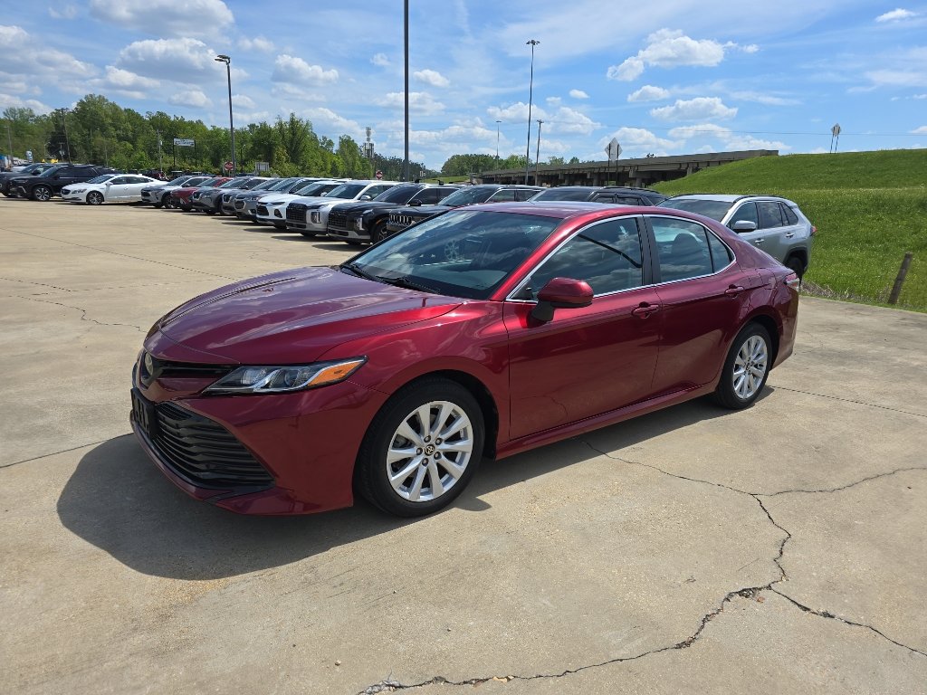 Used 2020 Toyota Camry LE image 9