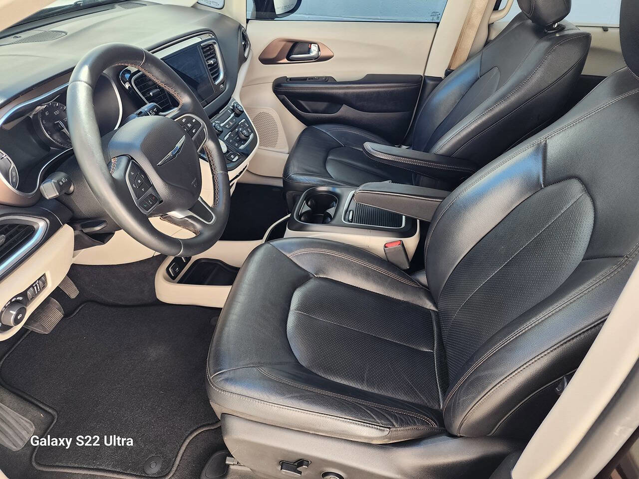 Used 2017 Chrysler Pacifica Touring-L Plus FWD image 12