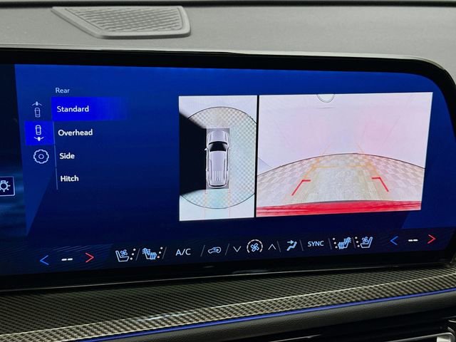 Used 2025 Chevrolet Traverse High Country image 16