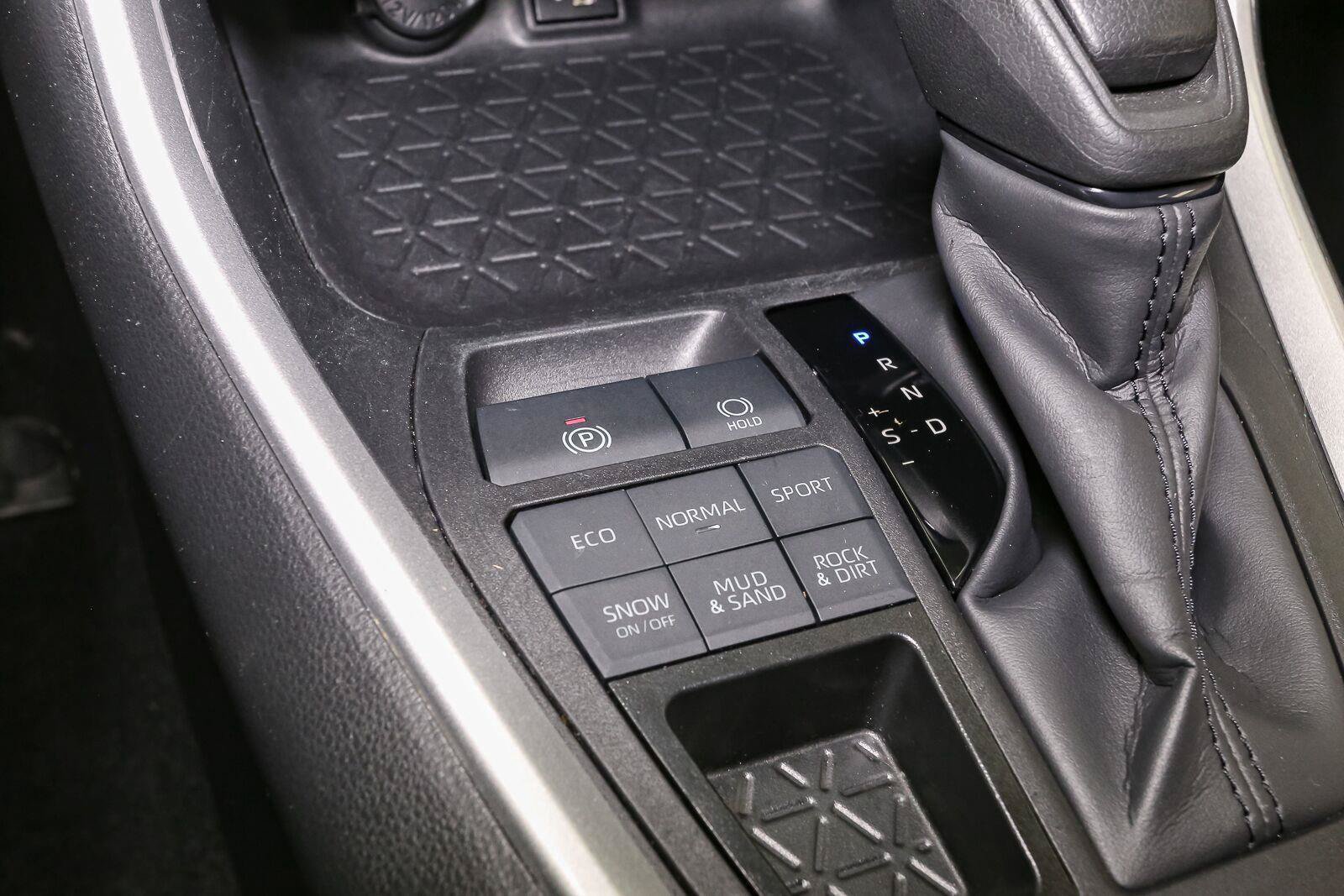 Certified 2024 Toyota RAV4 LE AWD/4WD image 31