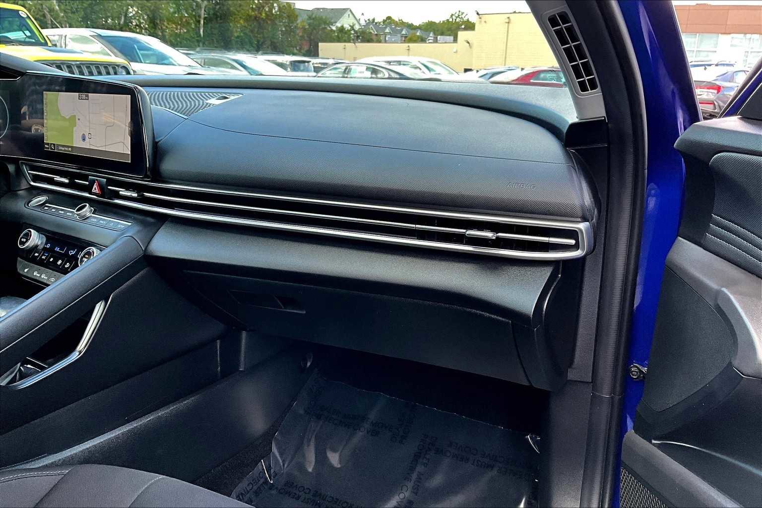 Used 2024 Hyundai Elantra SEL w/ Convenience Package image 18