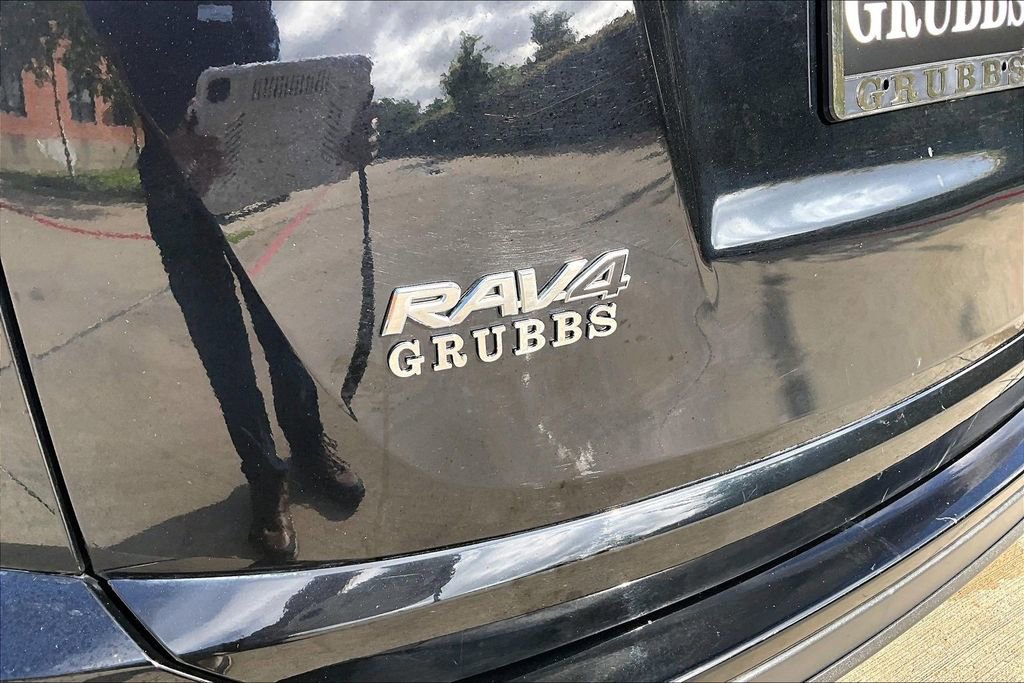 Used 2018 Toyota RAV4 LE image 42