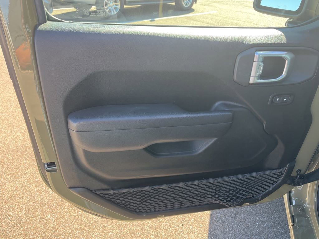 Used 2025 Jeep Wrangler Sport image 30