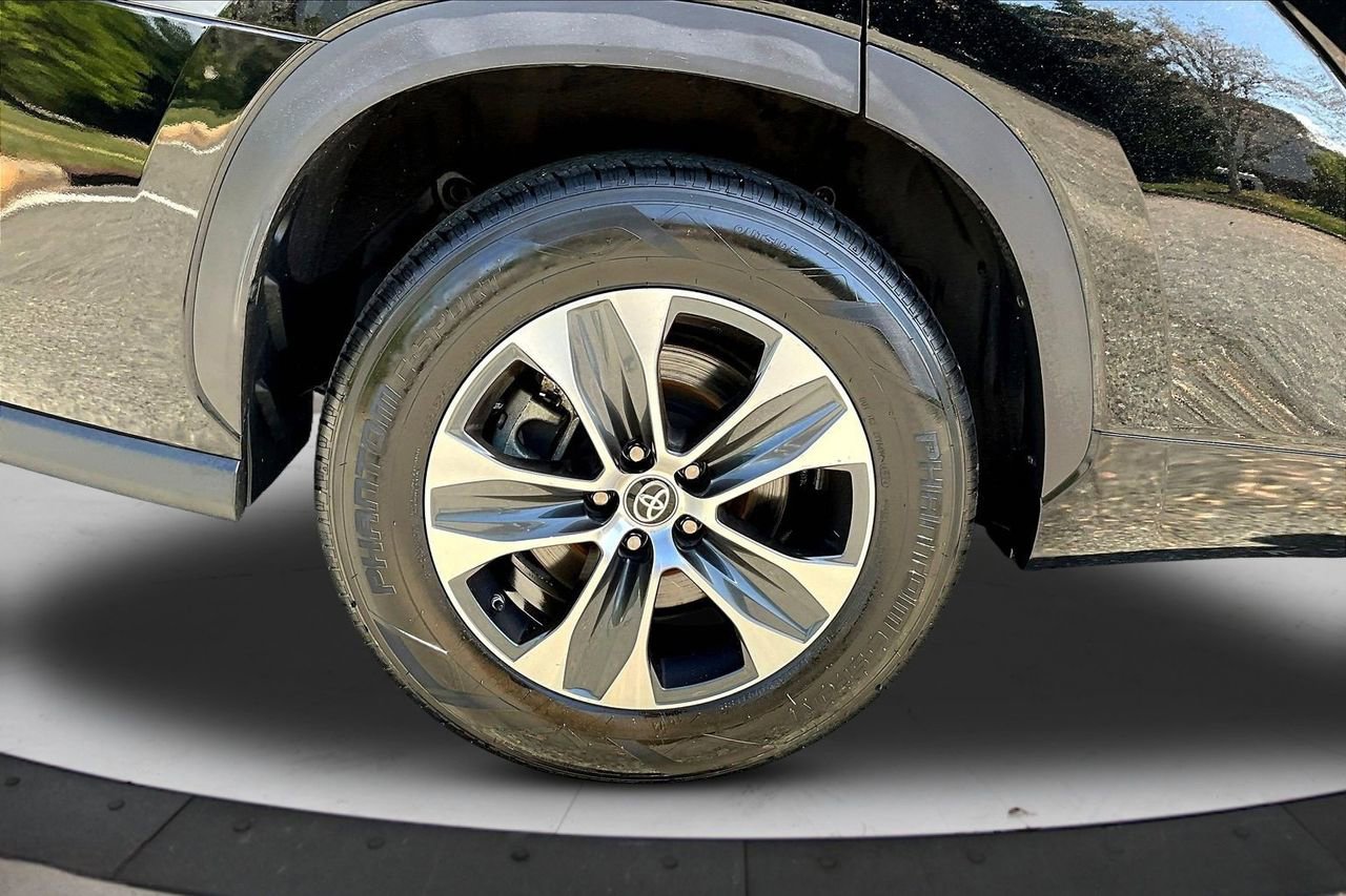 Used 2022 Toyota Highlander XLE image 36
