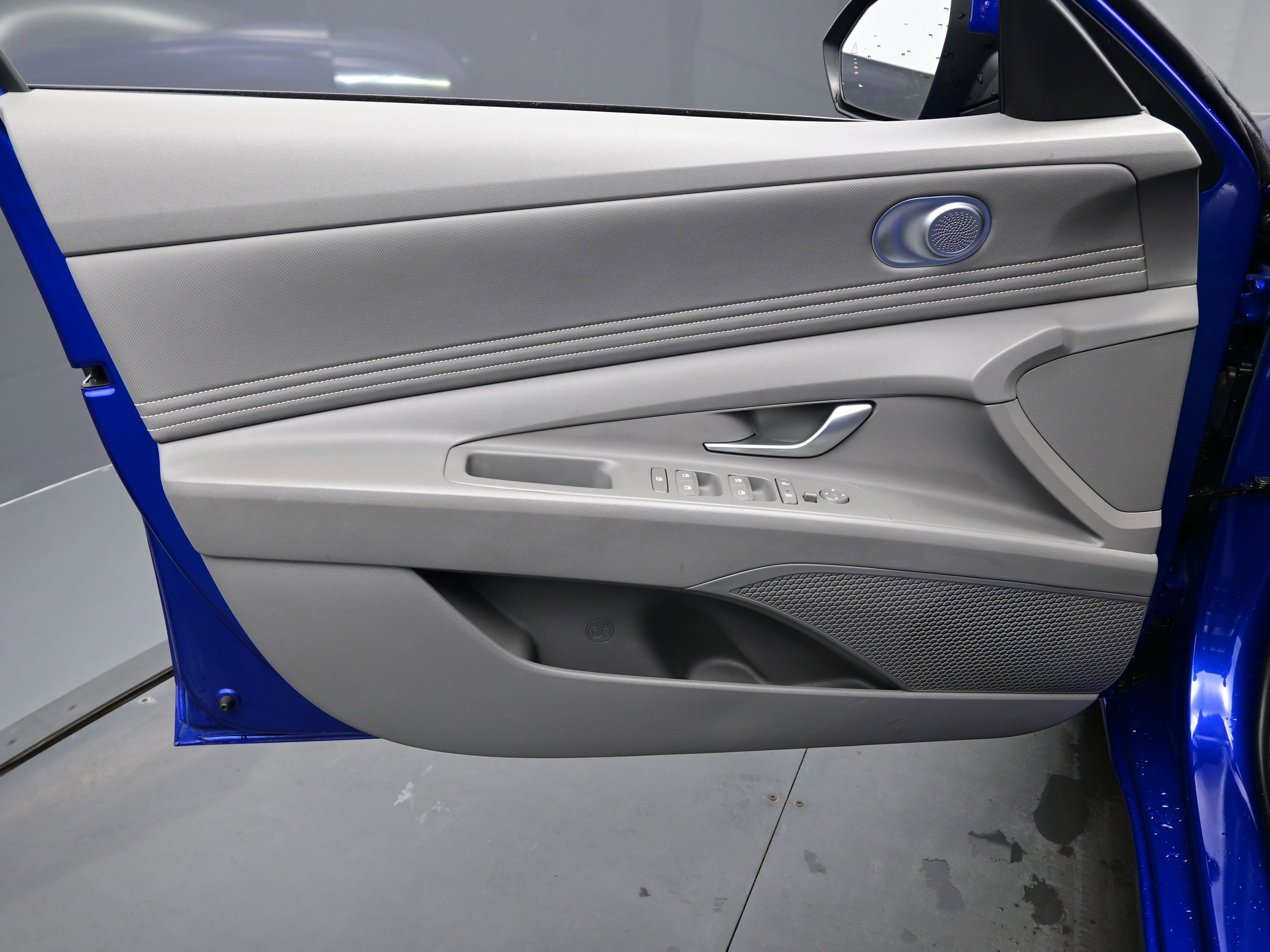 Used 2023 Hyundai Elantra SEL w/ Convenience Package image 9