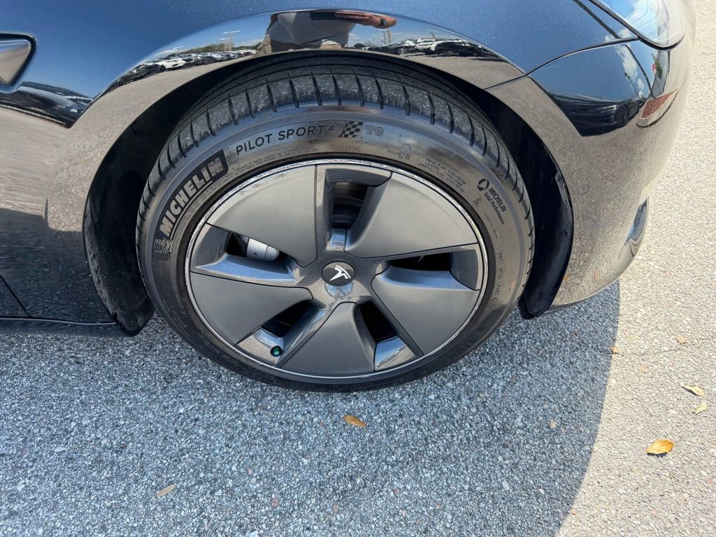 Used 2021 Tesla Model 3 Standard Range Plus image 4