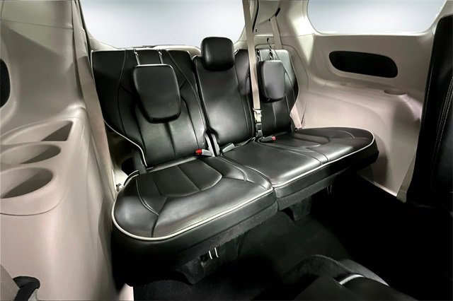 Used 2023 Chrysler Pacifica Limited image 25