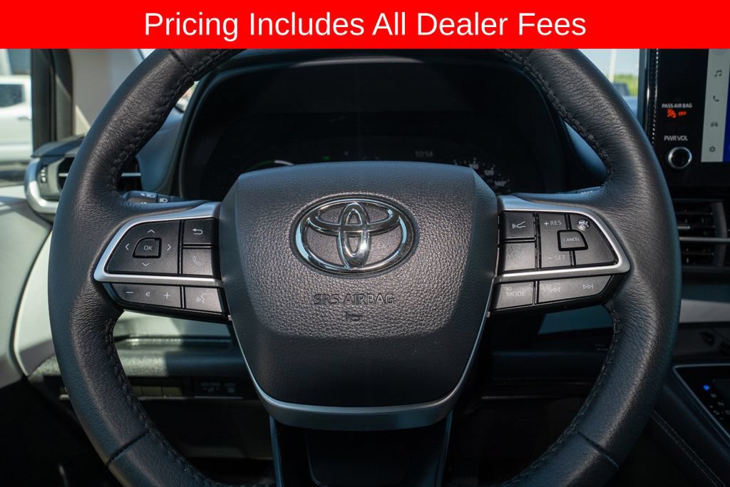 Used 2025 Toyota Sienna XLE FWD image 19