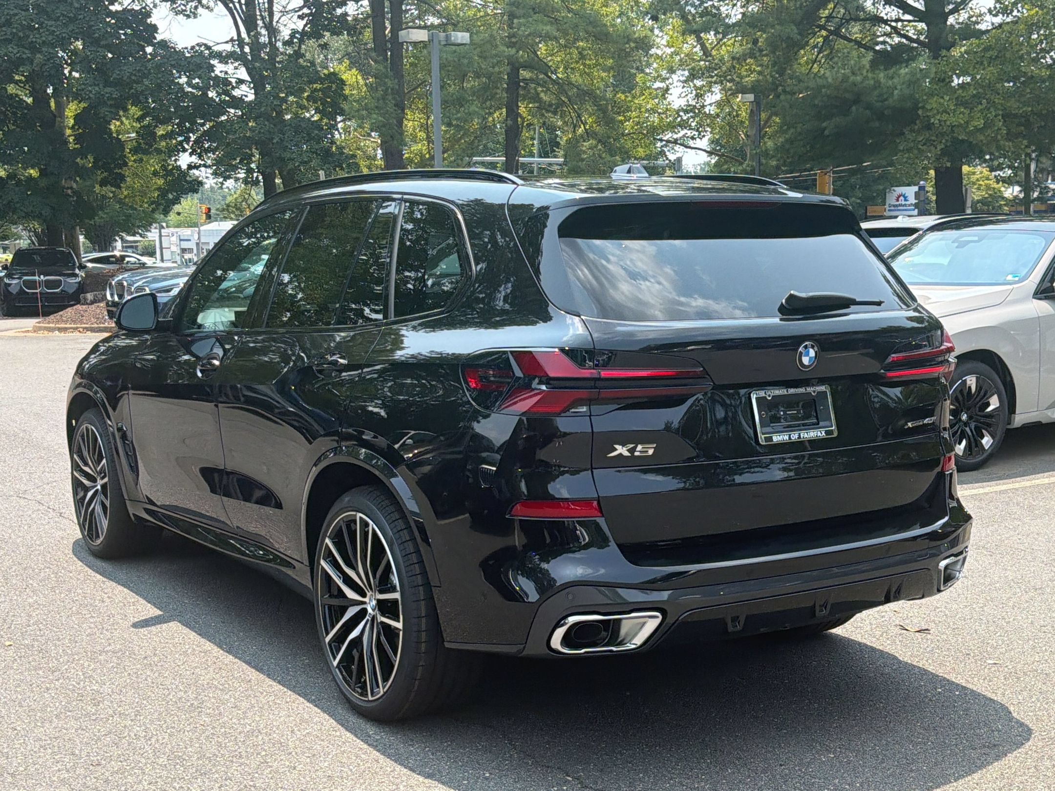 New 2026 BMW X5 xDrive40i w/ M Sport Package AWD/4WD image 3
