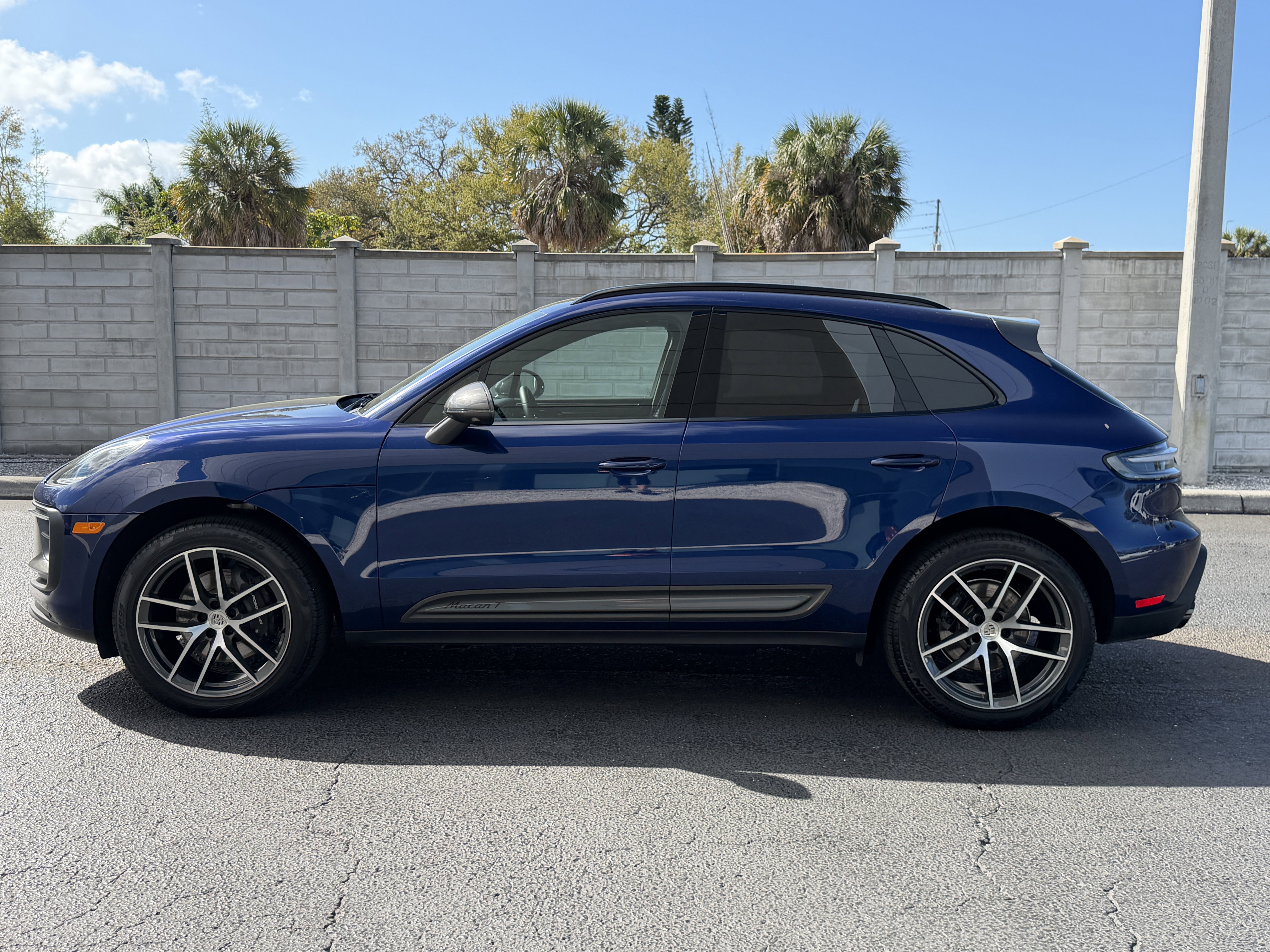 Certified 2025 Porsche Macan Turbo image 2