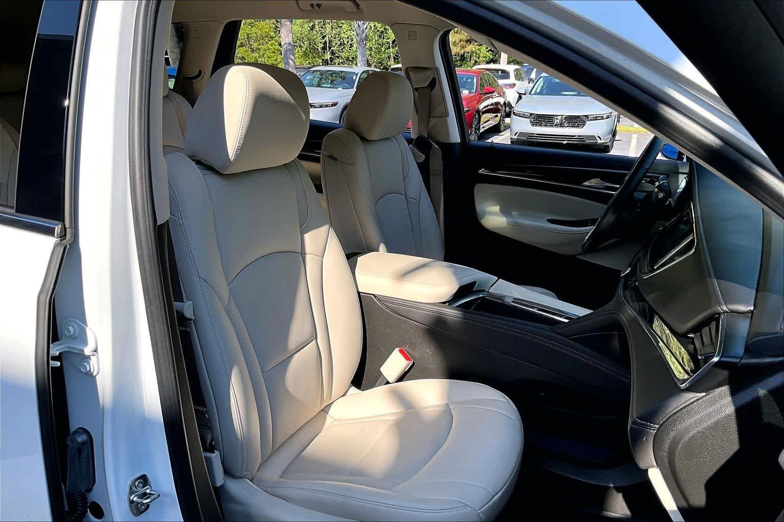 Used 2023 Buick Enclave Essence FWD image 9