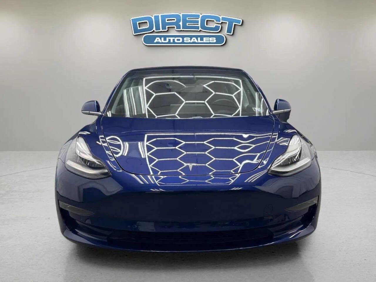 Used 2019 Tesla Model 3 Standard Range Plus image 2