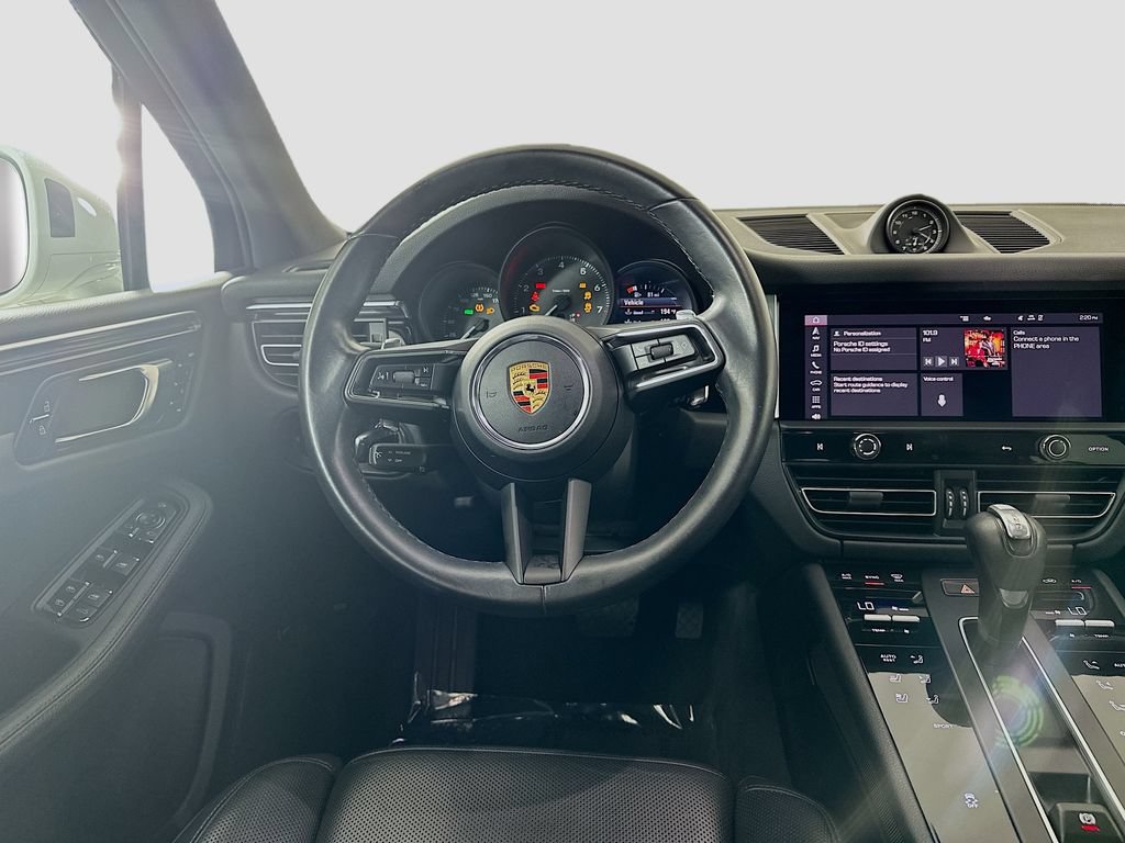 Certified 2022 Porsche Macan AWD/4WD image 25