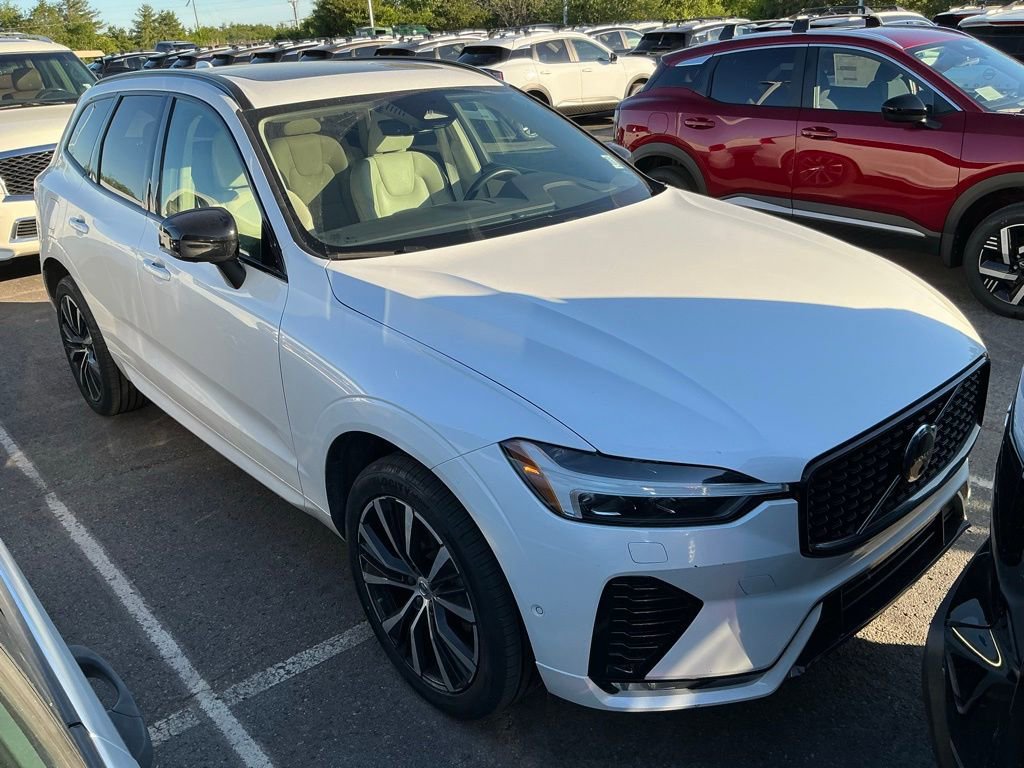Used 2024 Volvo XC60 B5 Plus AWD/4WD image 1