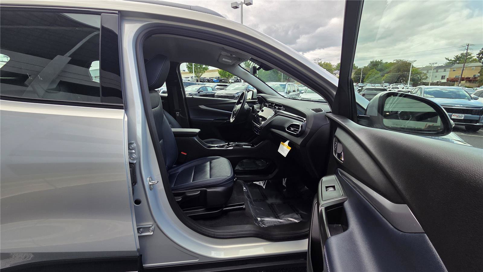 Used 2023 Chevrolet Bolt EUV Premier FWD image 31