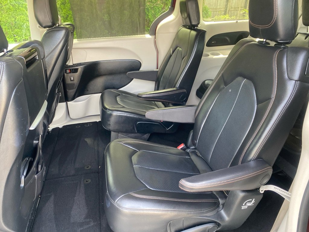 Used 2018 Chrysler Pacifica Touring-L Plus w/ Advanced Safetytec Group FWD image 22