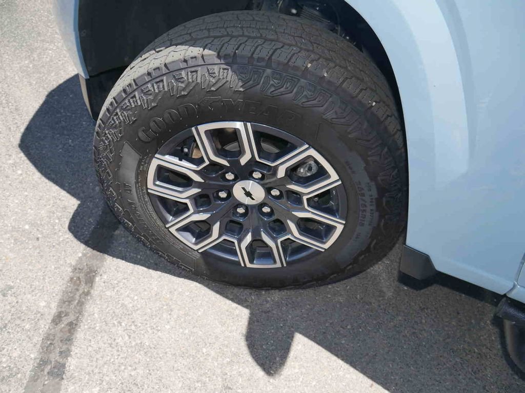 Used 2026 Chevrolet Colorado Z71 w/ Technology Package AWD/4WD image 14