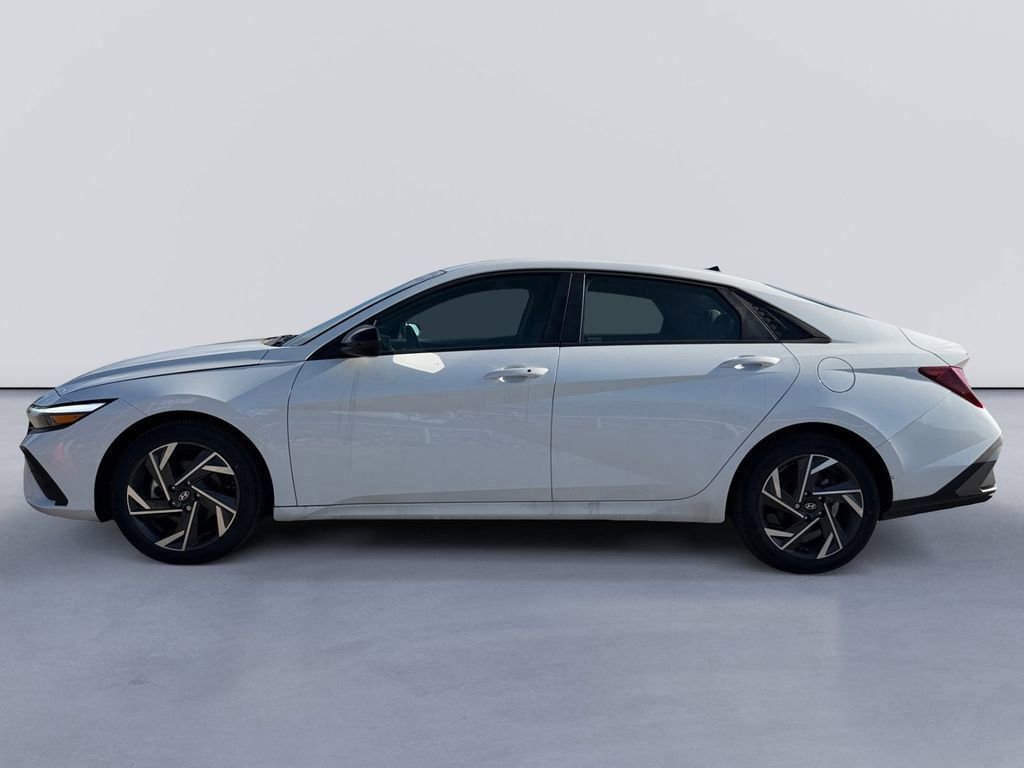 Used 2025 Hyundai Elantra Sport image 6