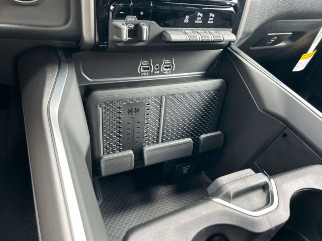 New 2027 RAM 1500 4x4 Crew Cab image 32