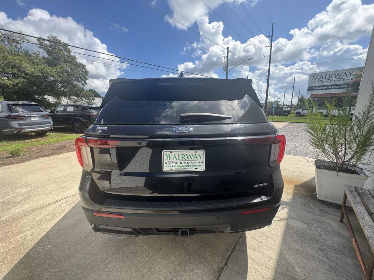 Used 2025 Ford Explorer ST-Line w/ ST-Line Street Pack AWD/4WD image 6