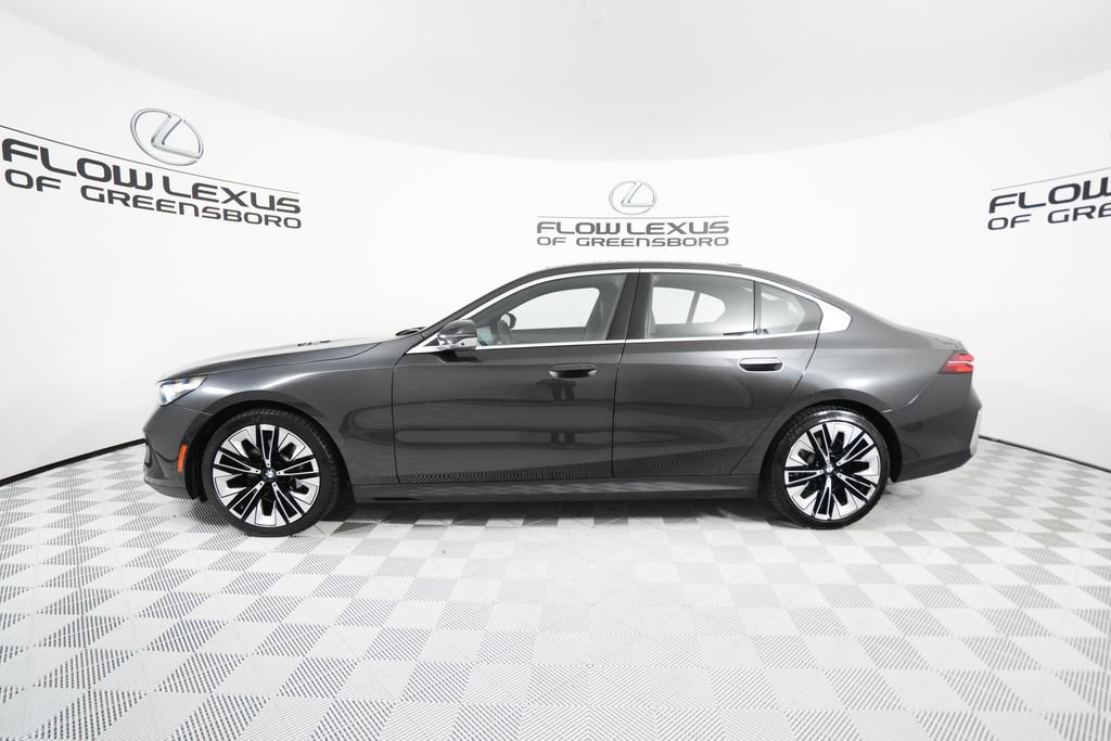 Used 2024 BMW 530i xDrive w/ Premium Package AWD/4WD image 4