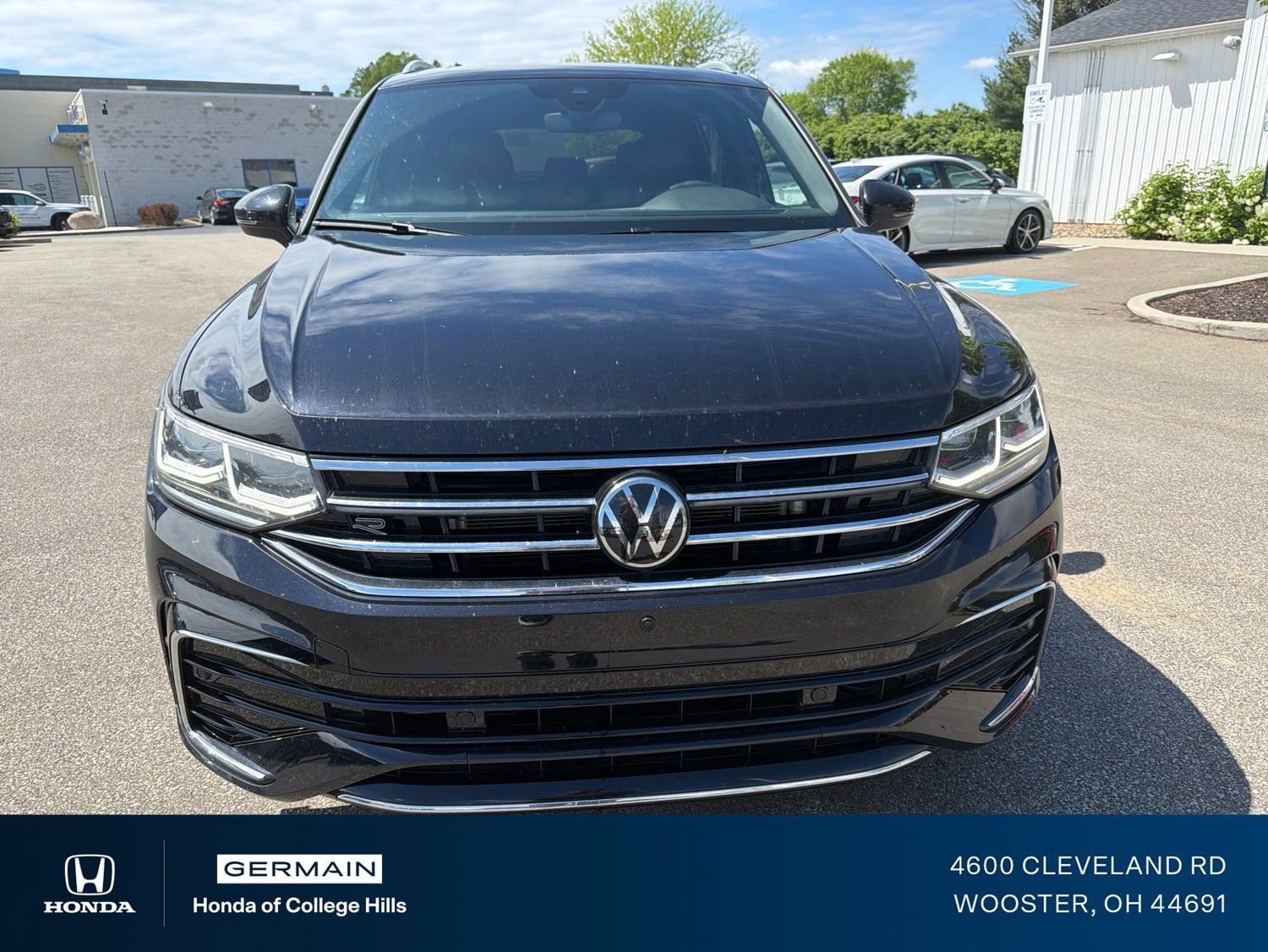 Used 2024 Volkswagen Tiguan SEL R-Line AWD/4WD image 2