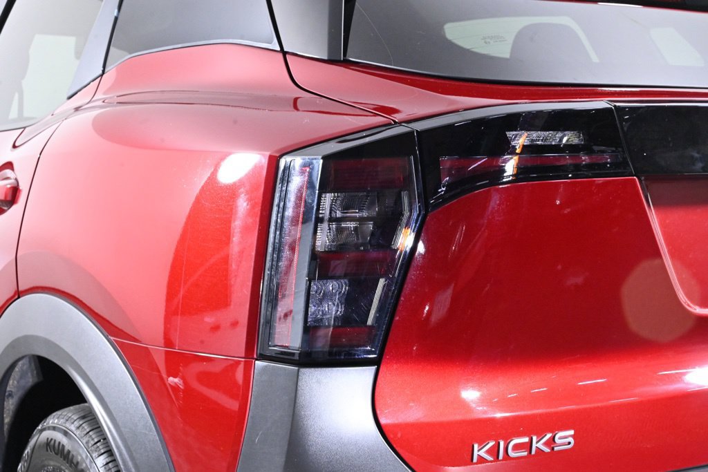 Certified 2025 Nissan Kicks SV AWD/4WD image 8