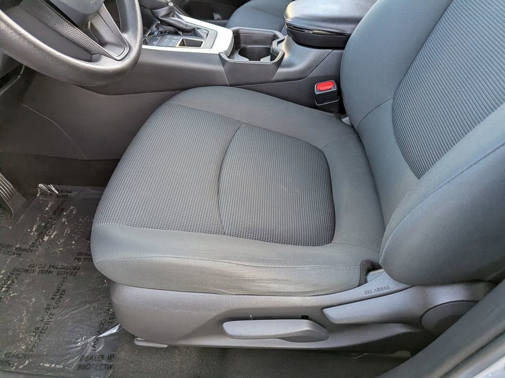 Used 2021 Toyota RAV4 LE AWD/4WD image 20