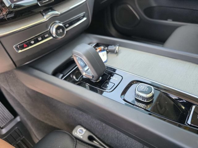 Used 2025 Volvo XC60 B5 Plus w/ Protection Package Premier AWD/4WD image 11