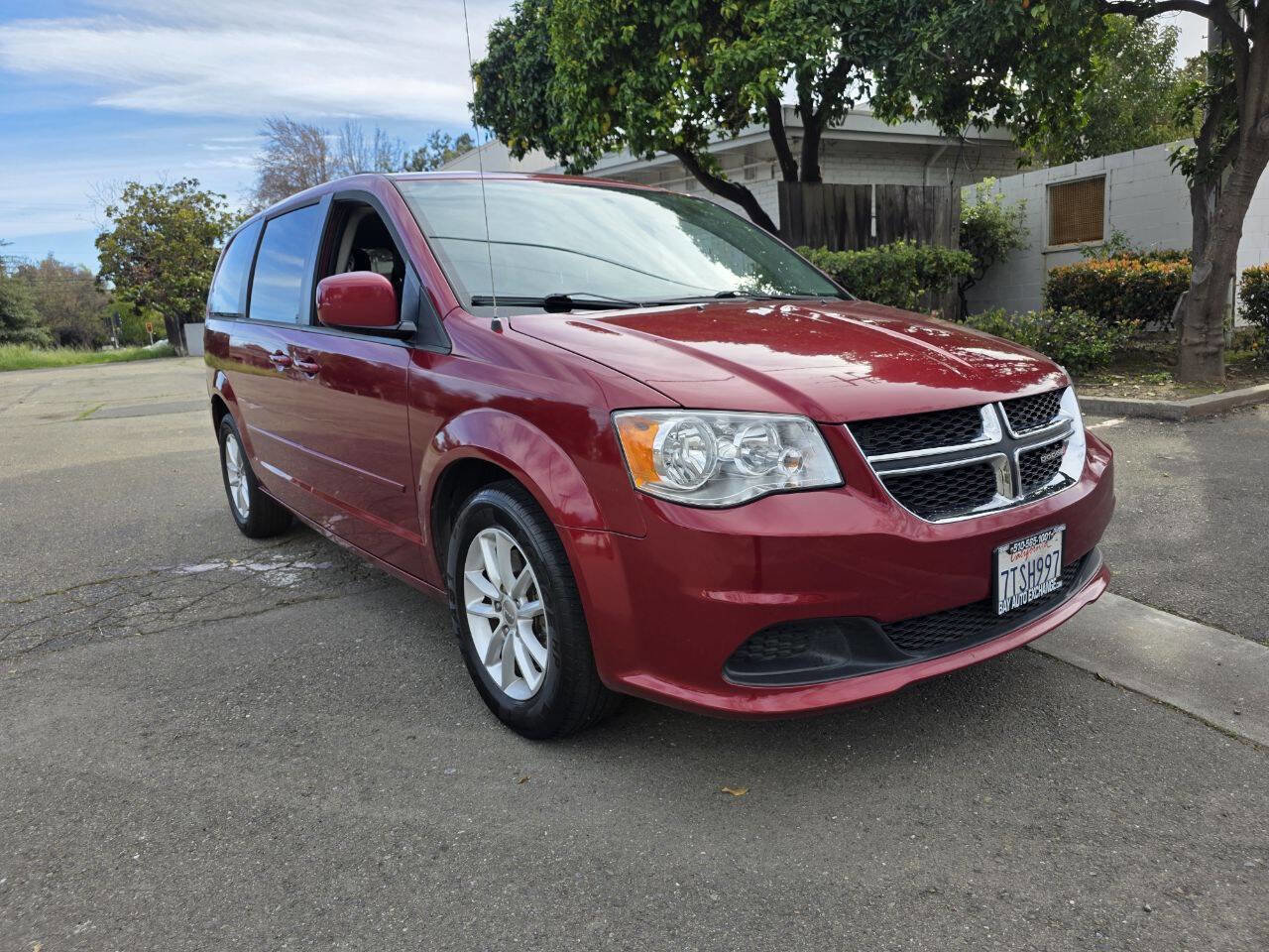 Used 2015 Dodge Grand Caravan SXT image 3