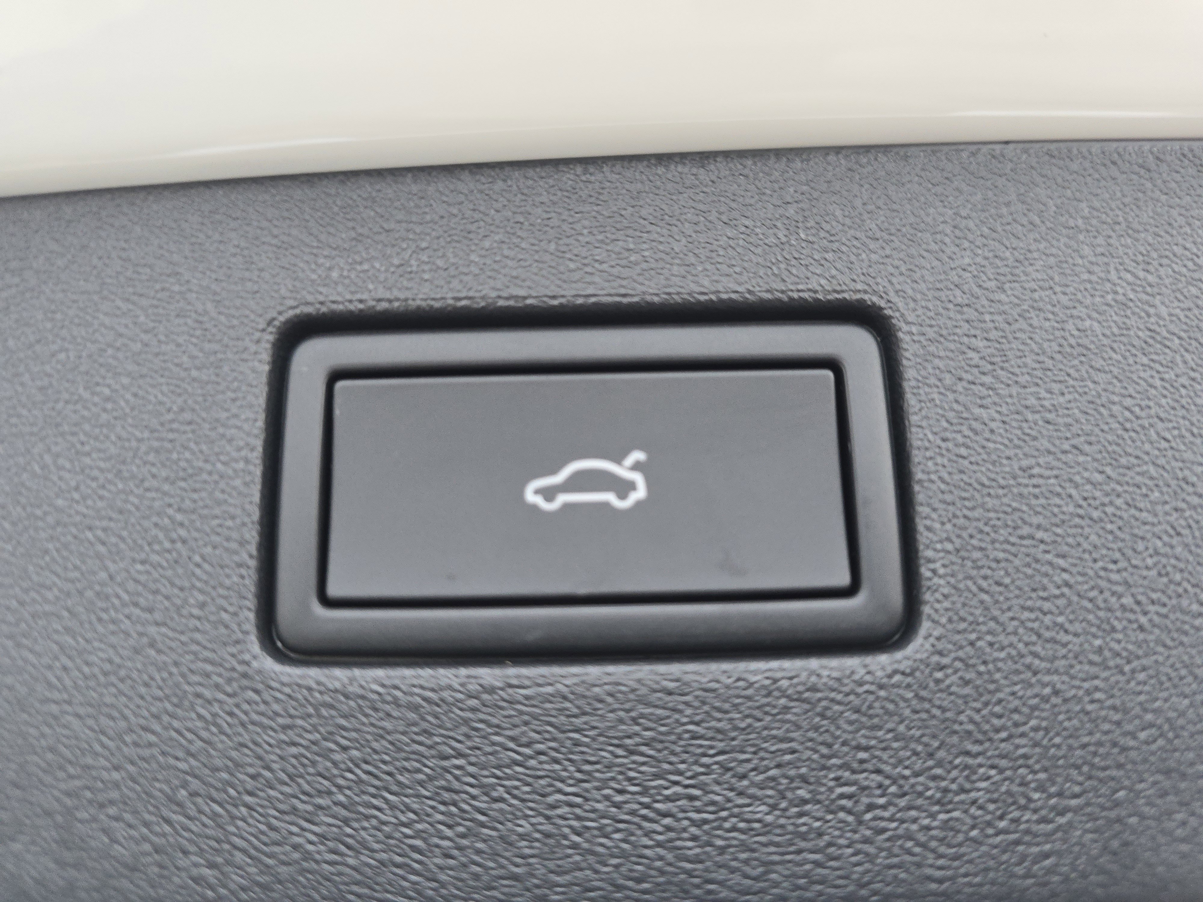 New 2026 Volkswagen Tiguan SE image 15