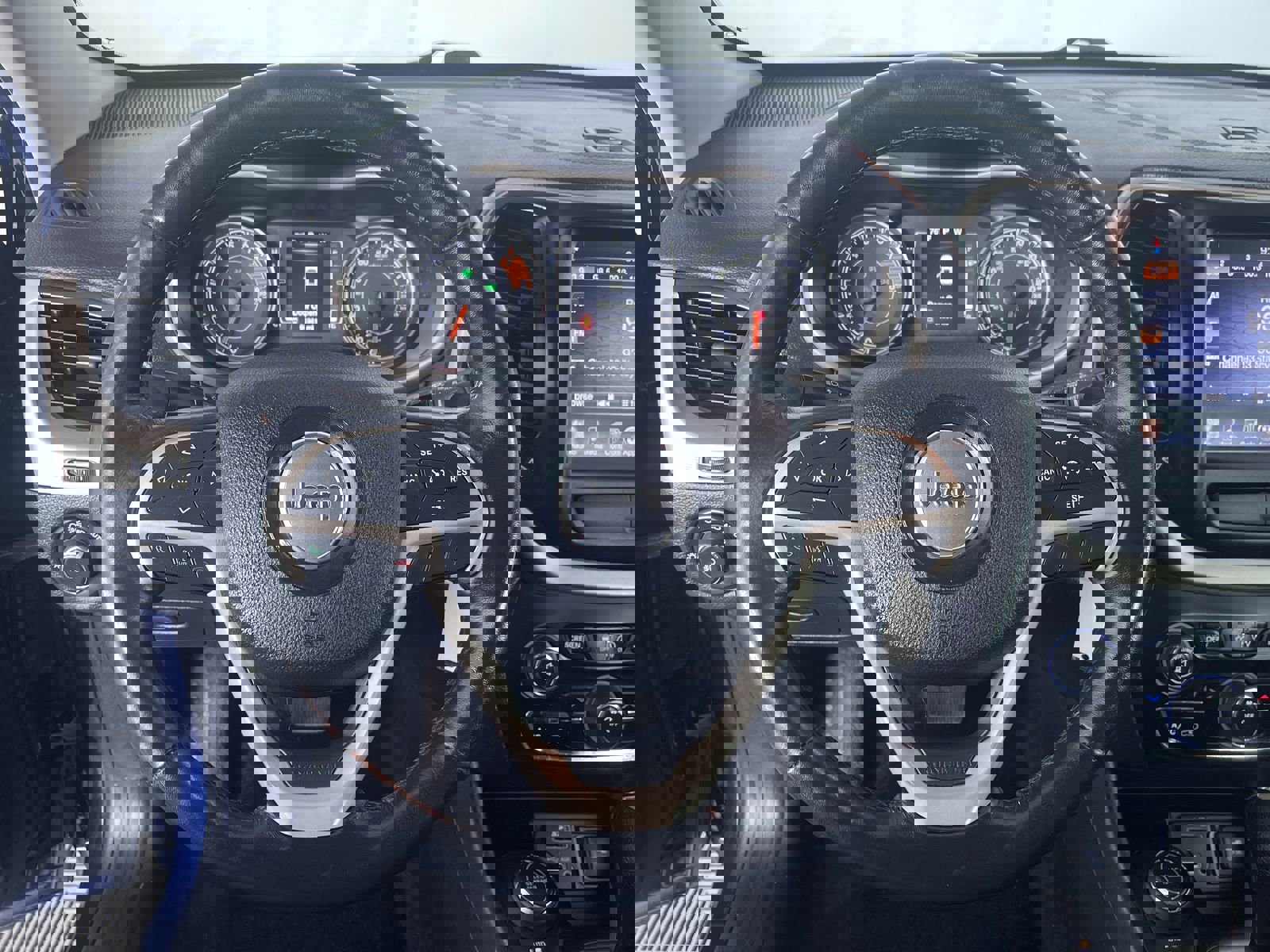 Used 2016 Jeep Cherokee Latitude w/ Cold Weather Group image 17