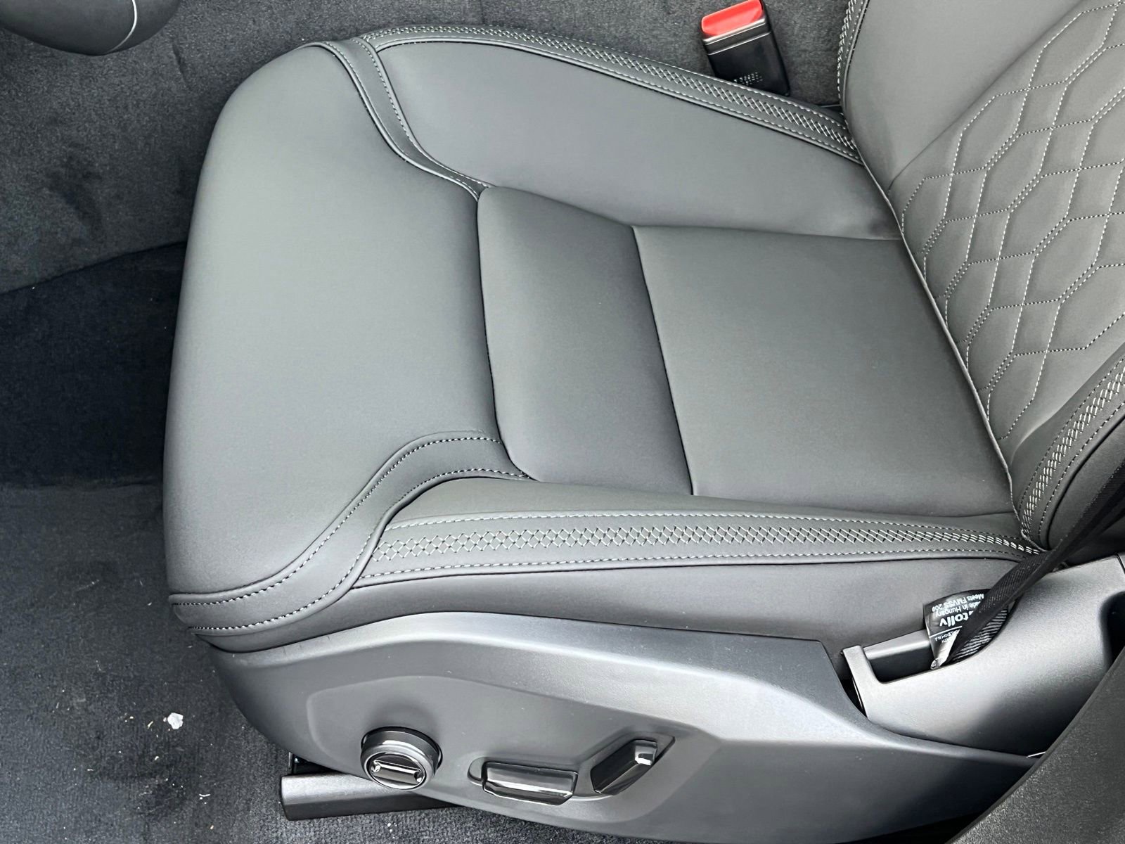 New 2026 Volvo XC90 B6 Plus w/ Protection Package Premier image 36