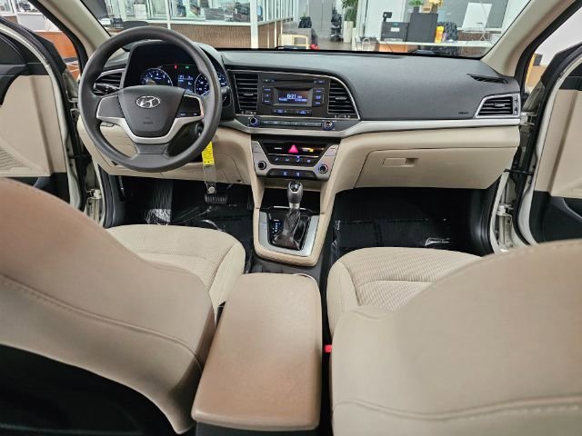 Used 2017 Hyundai Elantra SE image 9