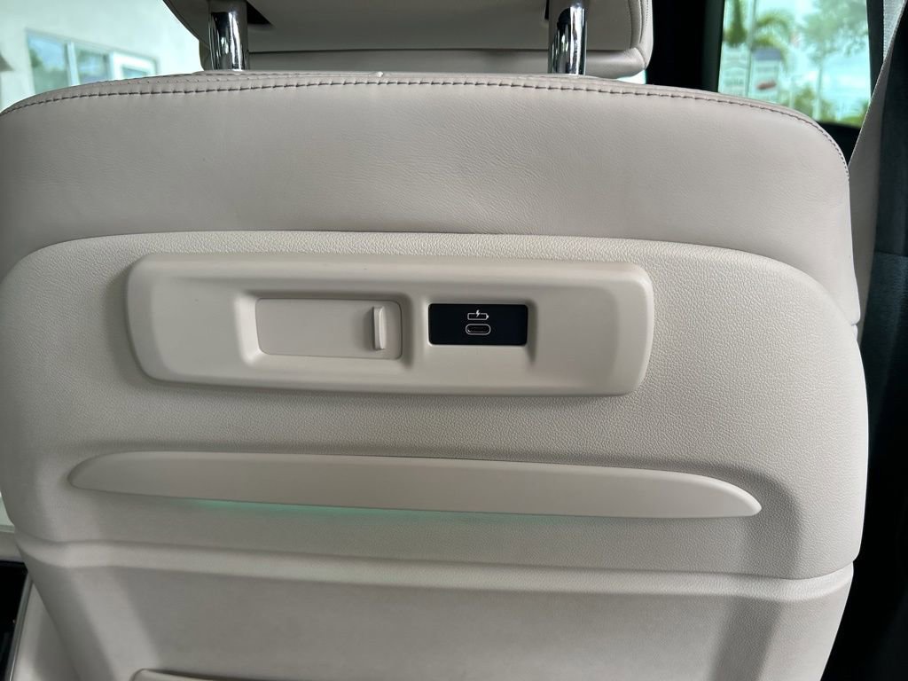 Used 2021 BMW X5 M50i w/ Executive Package image 34