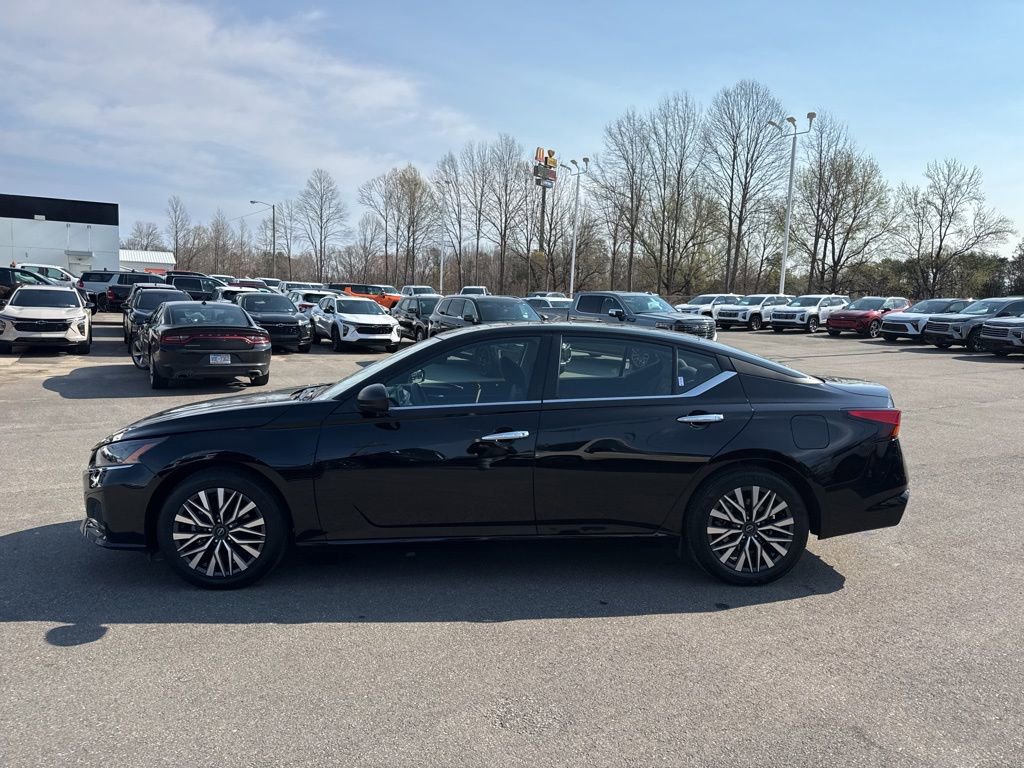 Used 2025 Nissan Altima 2.5 SV image 2