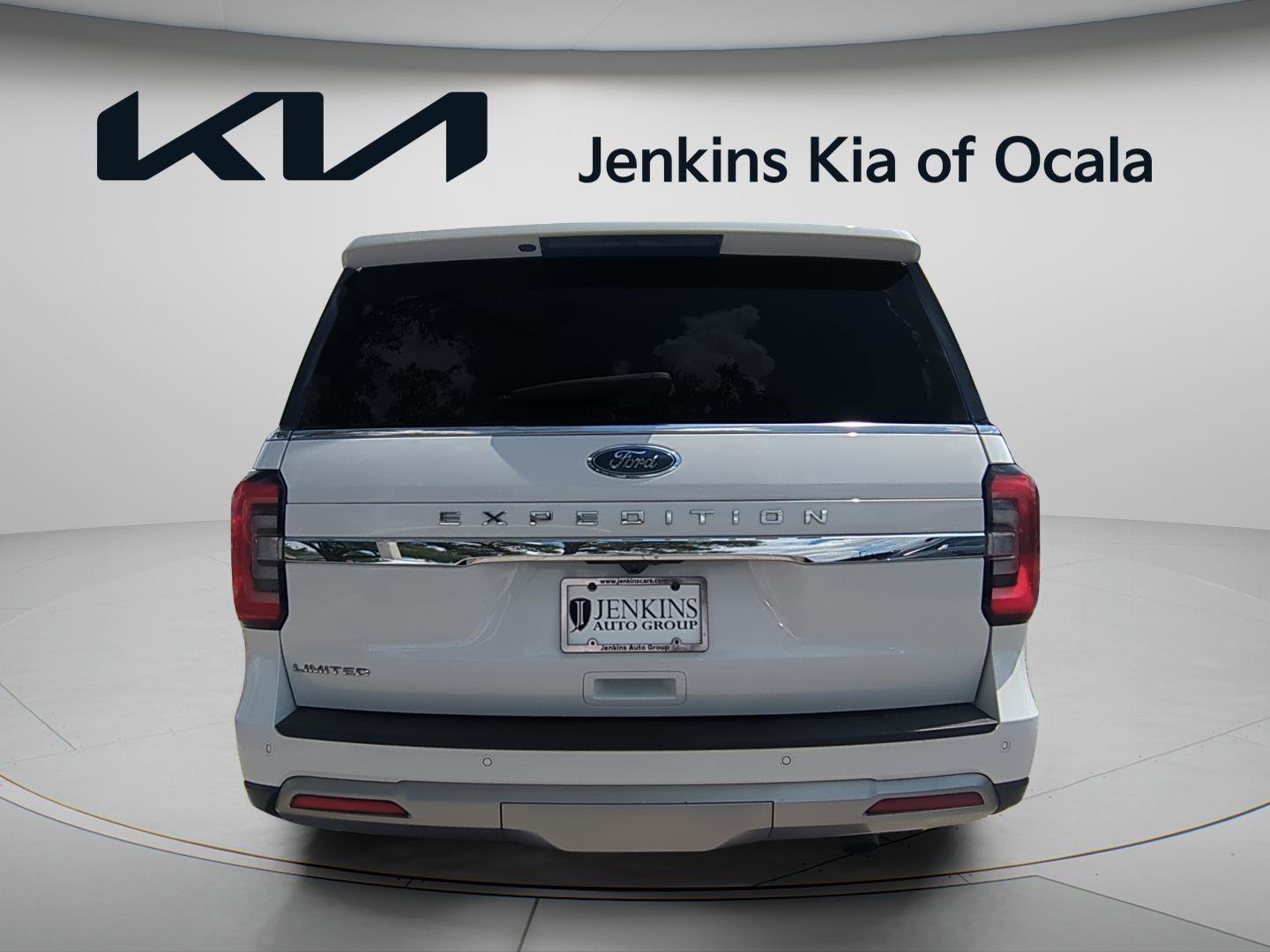 Used 2024 Ford Expedition Limited image 4