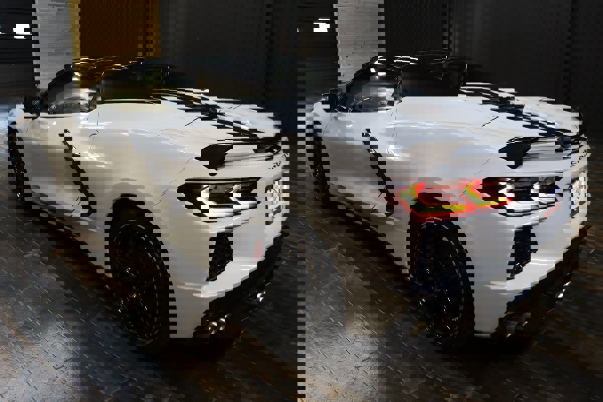 Used 2024 Chevrolet Corvette Stingray Premium Conv w/ Z51 Performance Package image 3