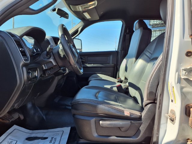 Used 2024 RAM 5500 Tradesman w/ Chrome Appearance Group AWD/4WD image 12