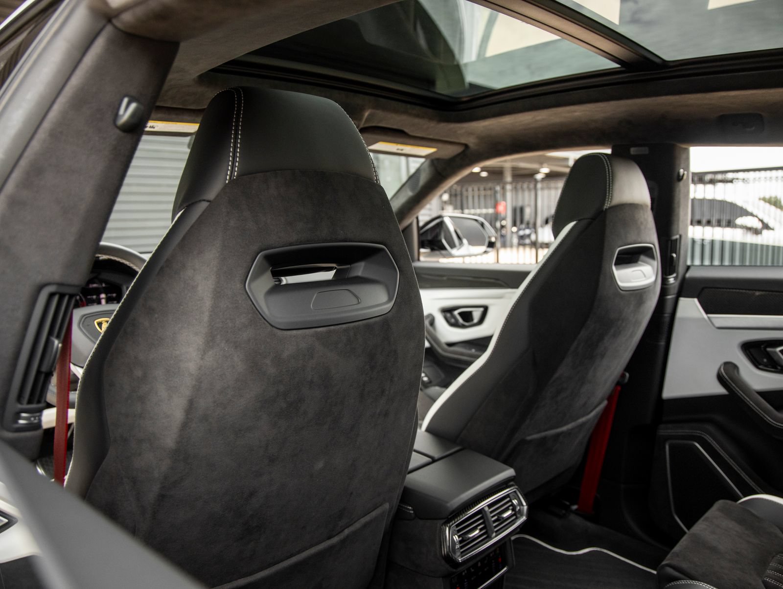 Used 2024 Lamborghini Urus S AWD/4WD image 28