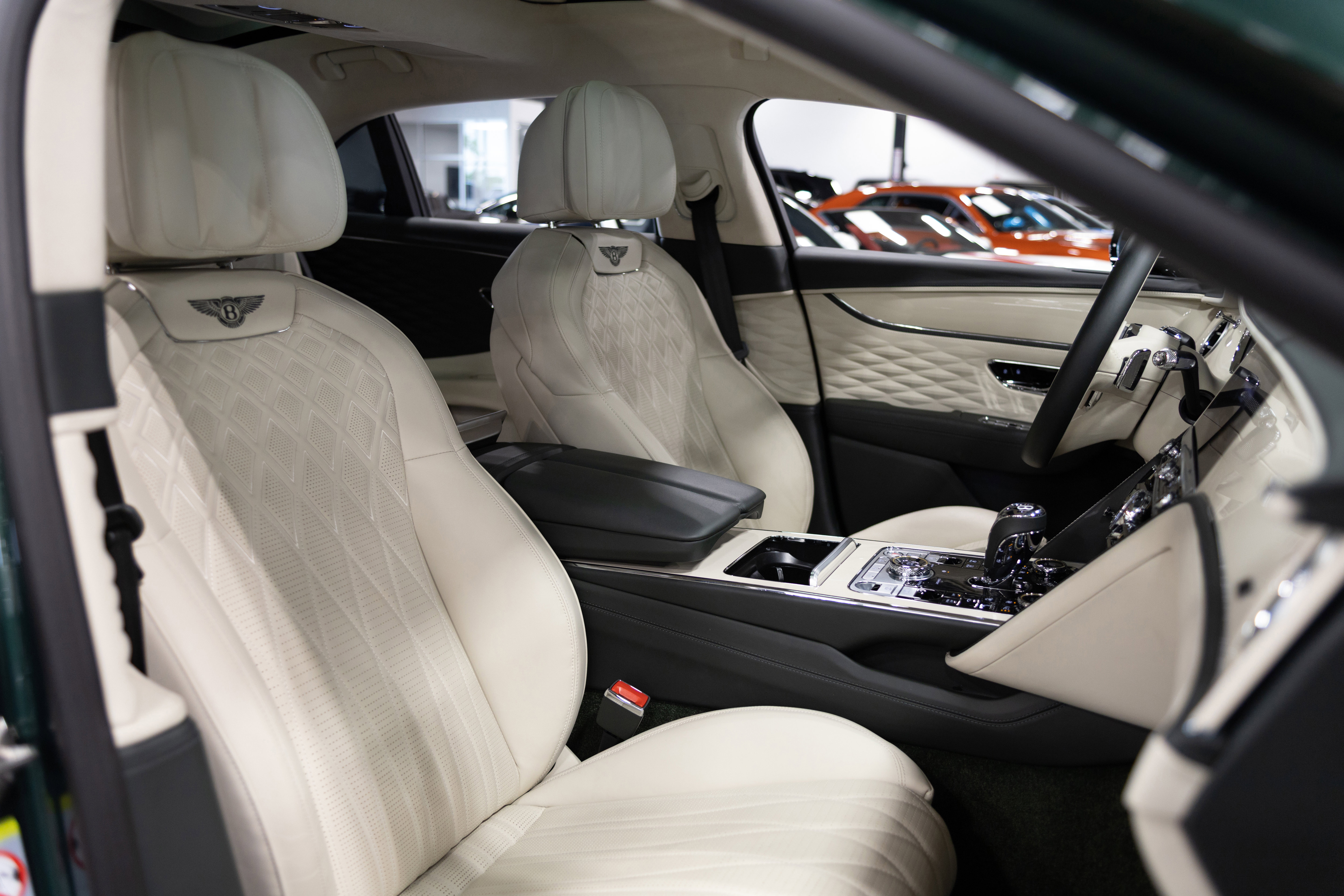 Used 2023 Bentley Flying Spur Plug-In Hybrid AWD/4WD image 42